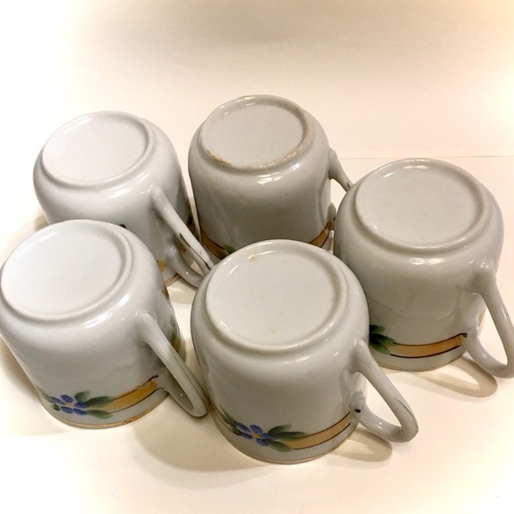 SOLD!❤️PORCELAIN DEMITASSE CUPS GOLD TRIM VINTAGE - Picture 10 of 11